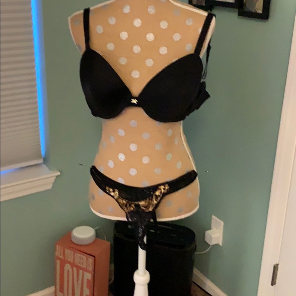 34DD Frederick’s of Hollywood bra M panties